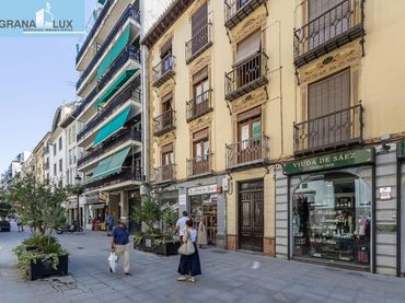 Pis amb balcó en venda a Calle San Antón