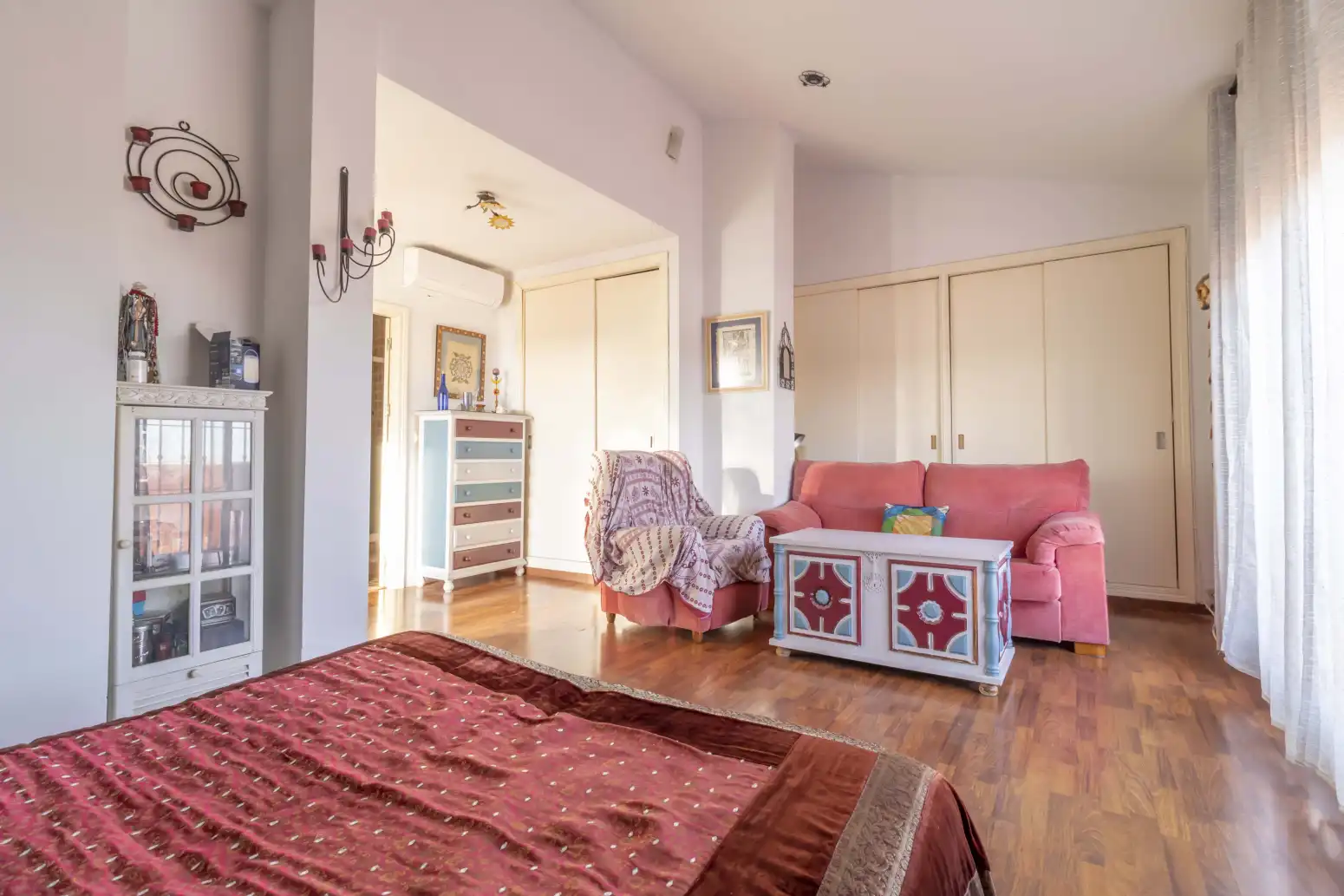 Dormitori de Casa o xalet en venda en Alcalá de Guadaira amb Aire condicionat, Terrassa i Piscina
