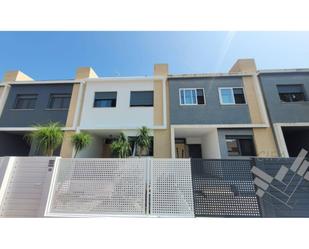Exterior view of Single-family semi-detached for sale in Vinaròs  with Air Conditioner, Private garden and Parquet flooring