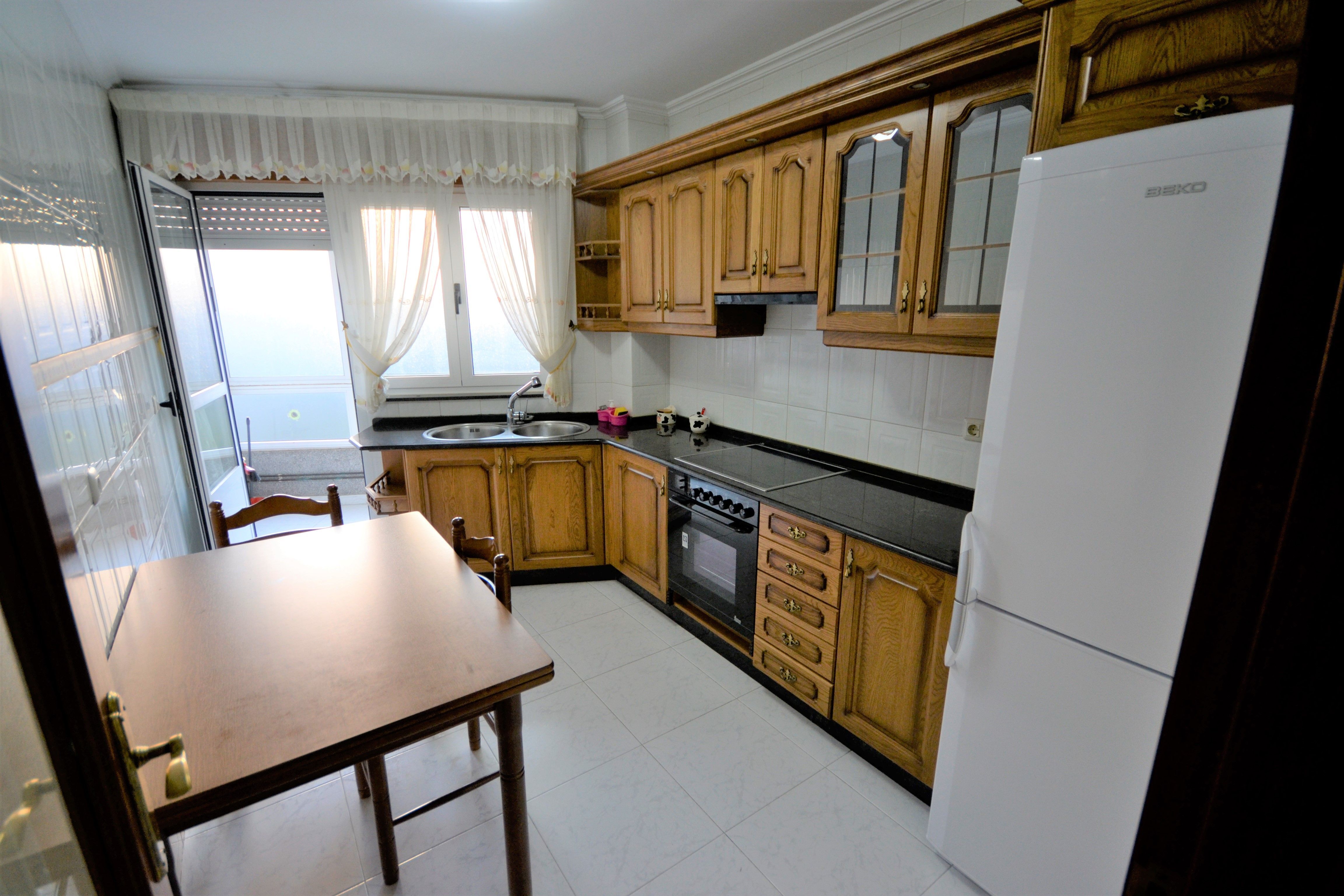 Kitchen of Flat to rent in Lugo Capital  with Heating