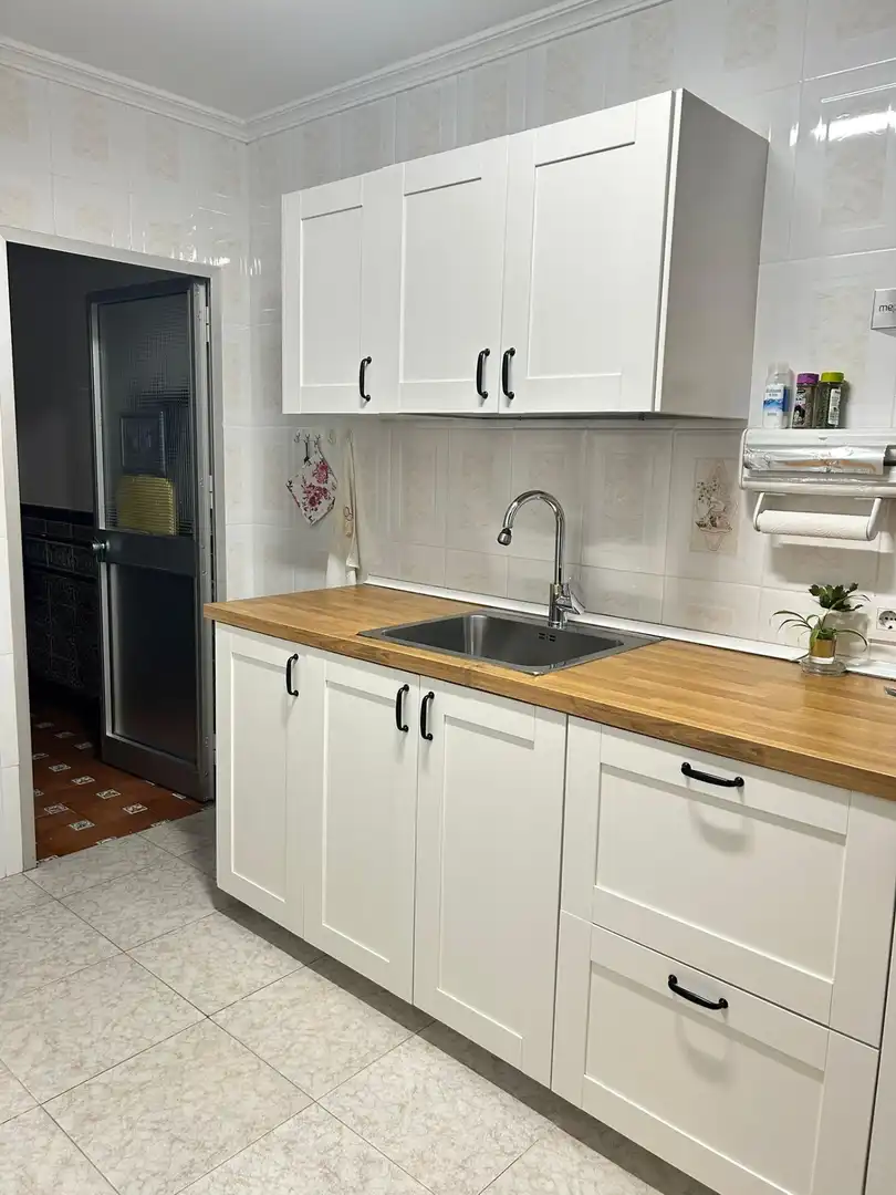 Cuina de Casa adosada en venda en Alcalá de Guadaira amb Aire condicionat, Terrassa i Traster