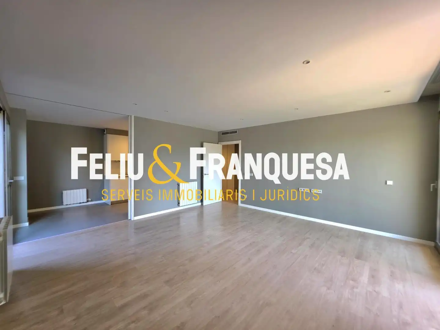 Vista exterior de Piso en venta en Sant Cugat del Vallès con Calefacción, Jardín privado y Terraza