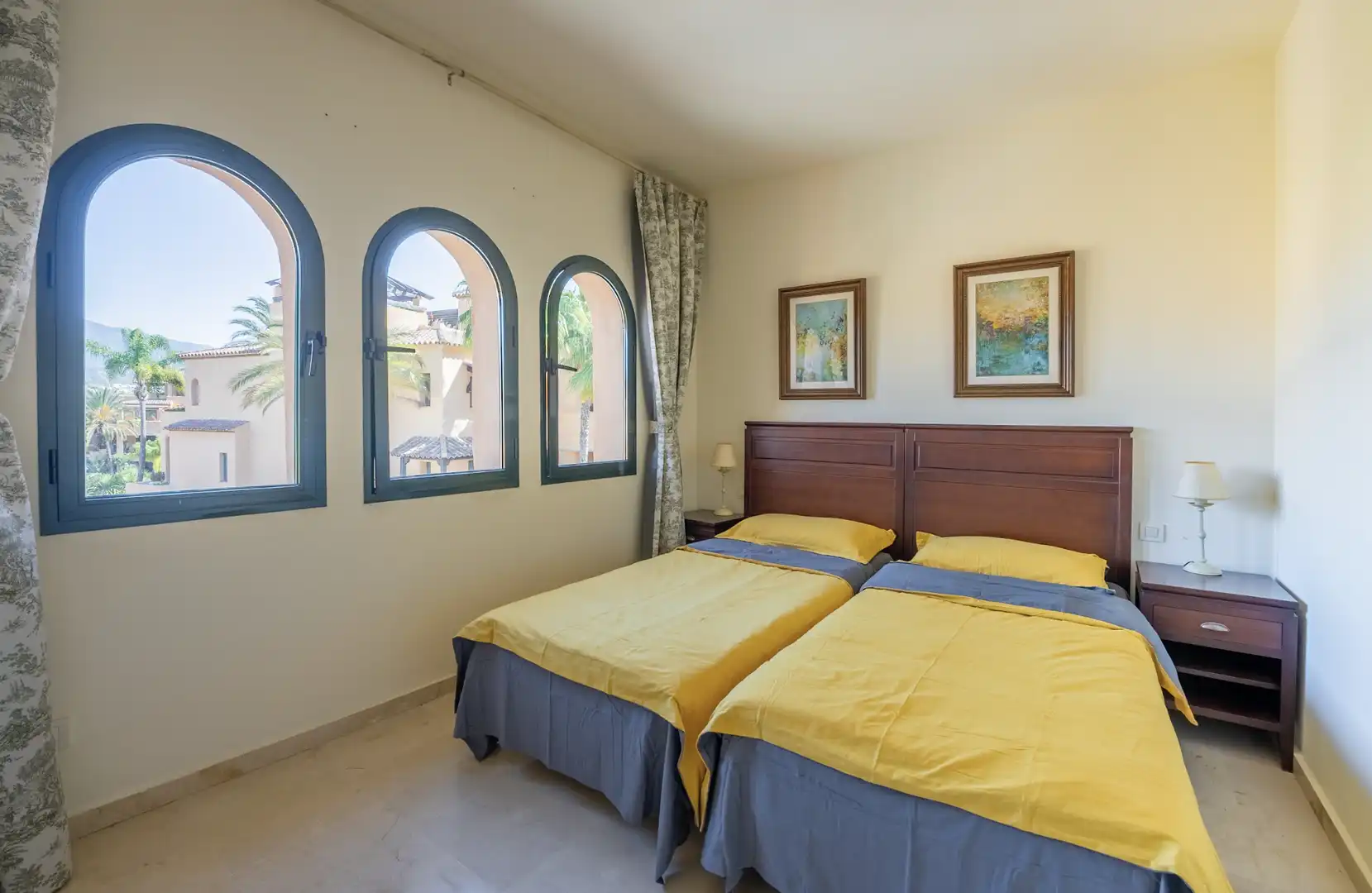 Habitación de Apartamento de alquiler en Estepona con Aire acondicionado, Calefacción y Terraza