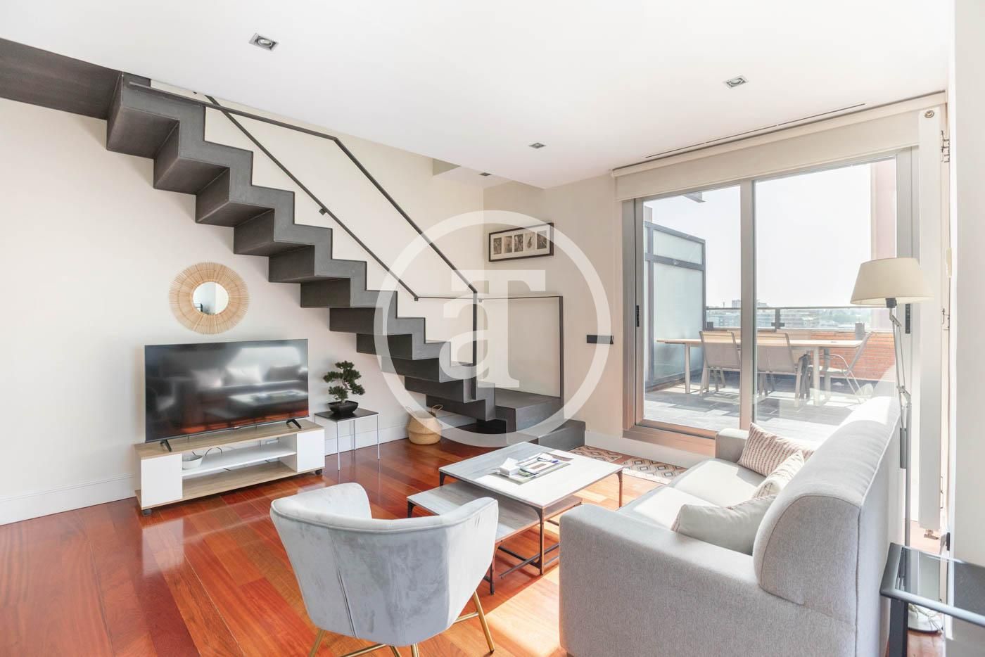 Sala d'estar de Àtic de lloguer en  Madrid Capital amb Aire condicionat, Calefacció i Traster