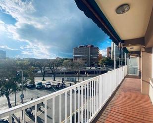 Vista exterior de Pis de lloguer en L'Hospitalet de Llobregat amb Terrassa i Balcó