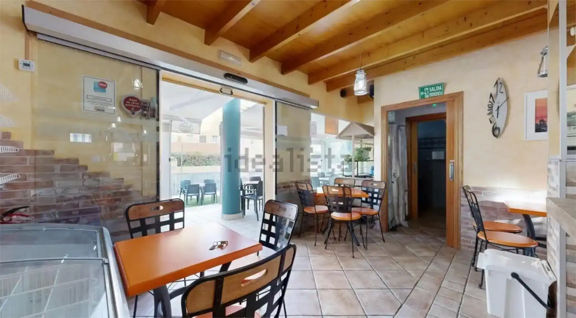 Commercial properties for rent in Oliva  with Air Conditioner