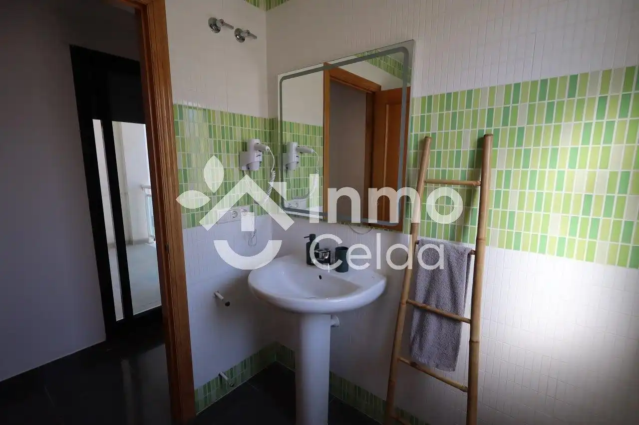Baño de Casa adosada en venta en Chiva con Aire acondicionado, Calefacción y Terraza