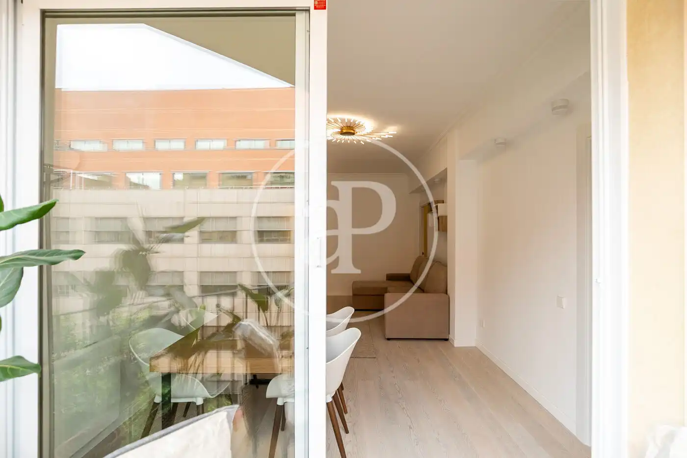 Wohnung zum Verkauf in Barcelona mit Klimaanlage, Heizung und Möbliert
