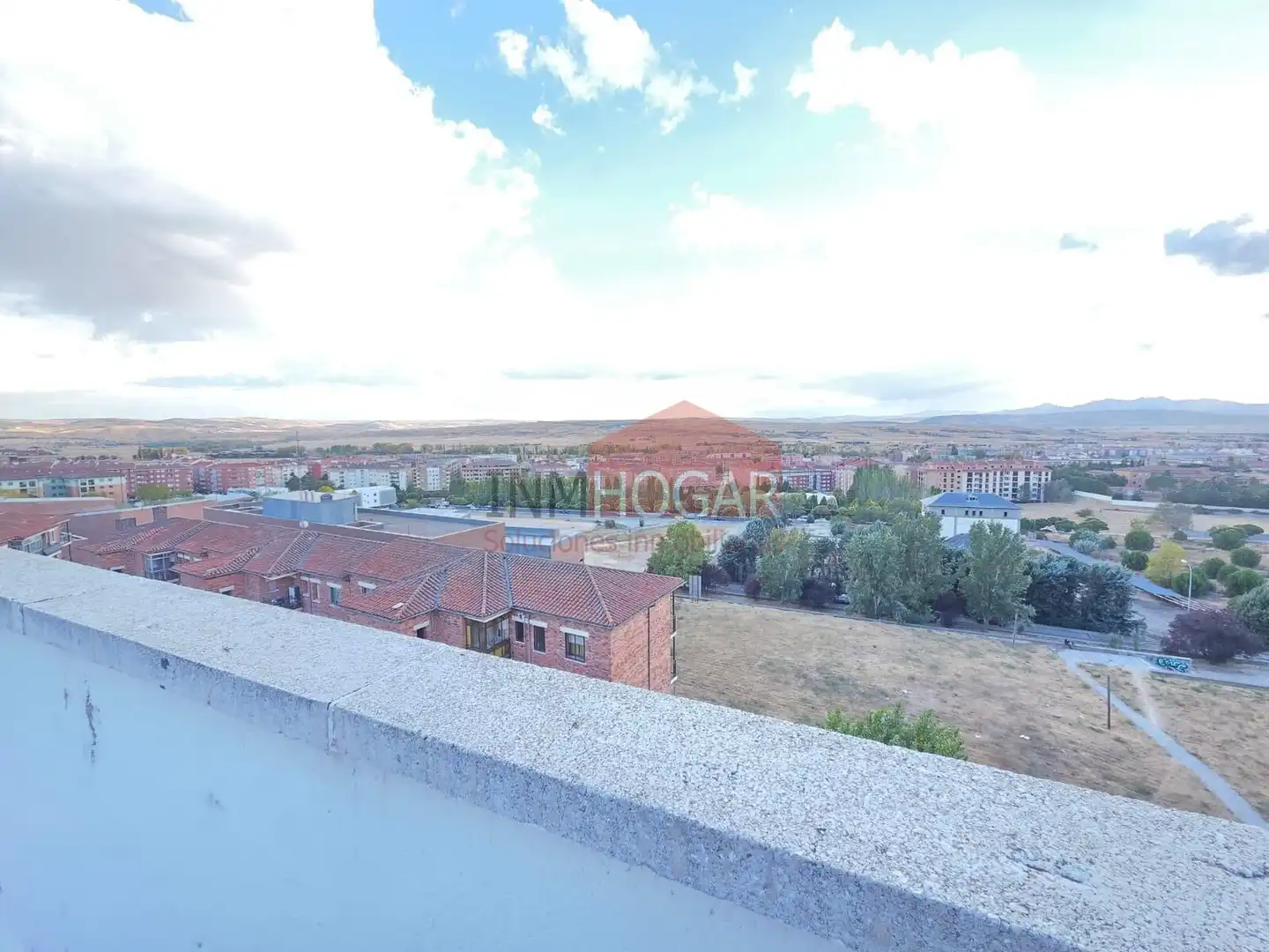 Vista exterior de Piso de alquiler en Ávila con Parquet, Terraza y Trastero