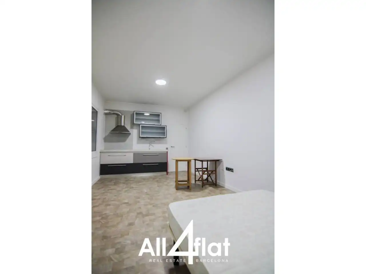 Habitación de Estudio de alquiler en Barcelona con Alarma