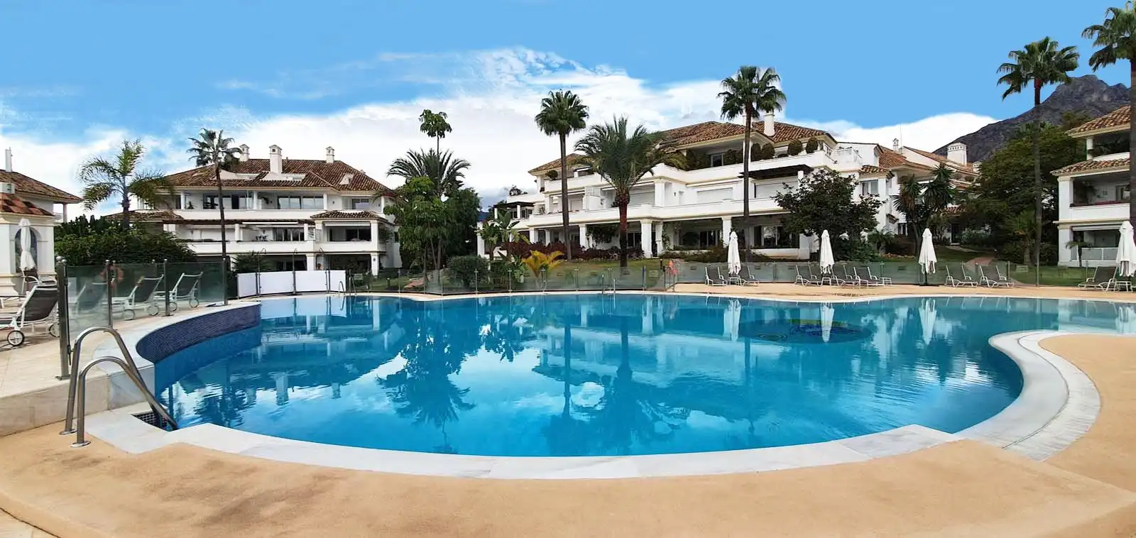 Außenansicht von Wohnungen zum Verkauf in Marbella mit Klimaanlage, Terrasse und Abstellraum