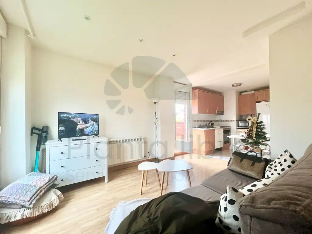 Wohnzimmer von Dachboden zum Verkauf in Lardero mit Klimaanlage, Terrasse und Möbliert