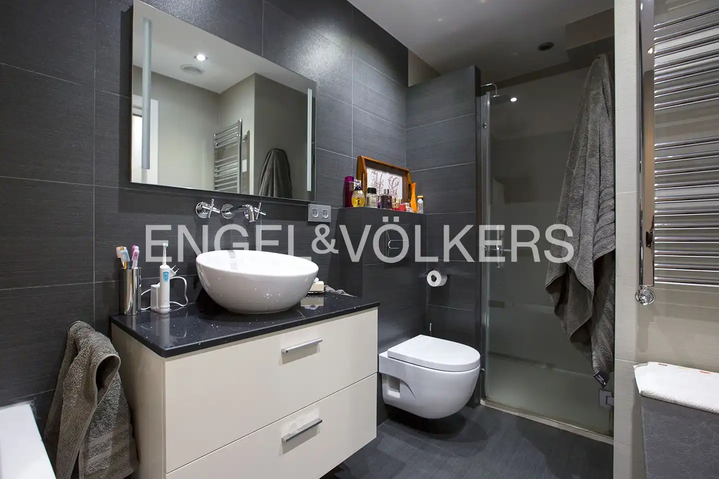 Badezimmer von Wohnung zum Verkauf in Bilbao  mit Heizung