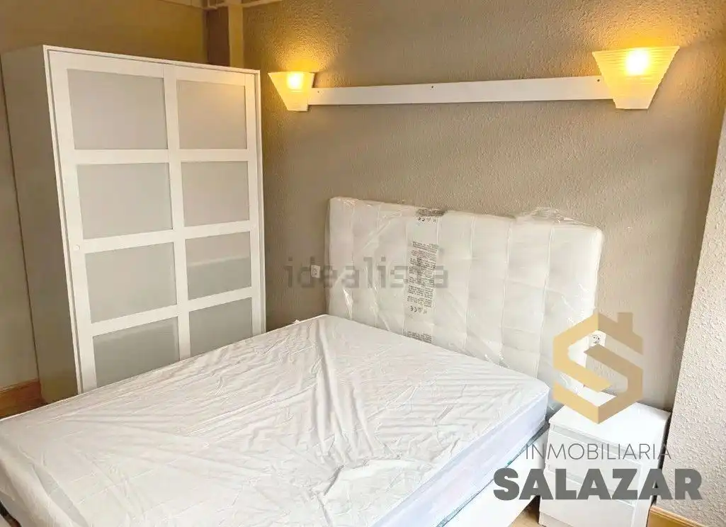 Bedroom of Flat for rent in Bilbao   with Heating and Balcony