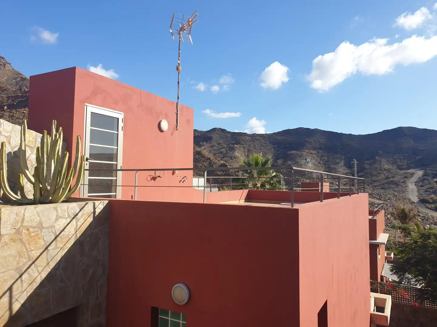 Vista exterior de Casa o chalet en venta en Mogán con Aire acondicionado, Jardín privado y Terraza