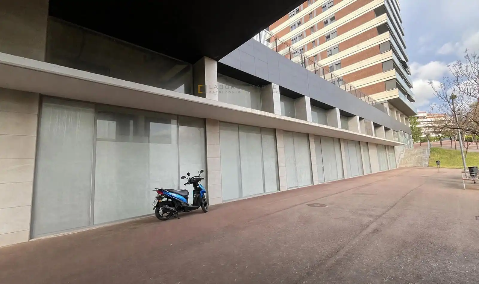 Local comercial en alquiler en Ernest Lluch 1,  Cornellà de Llobregat