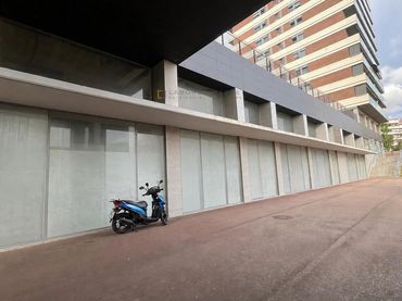 Local comercial en alquiler en Ernest Lluch 1,  Cornellà de Llobregat