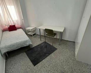 Dormitori de Pis per a compartir en  Sevilla Capital amb Moblat, Rentadora i Balcó