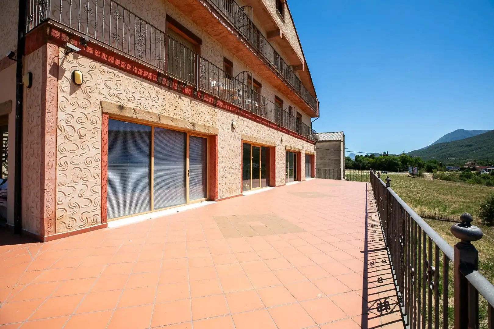 Außenansicht von Gebäude zum Verkauf in Puente la Reina de Jaca