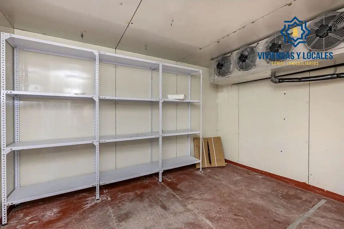 Local comercial en venda a Pinos Genil, imagen 24