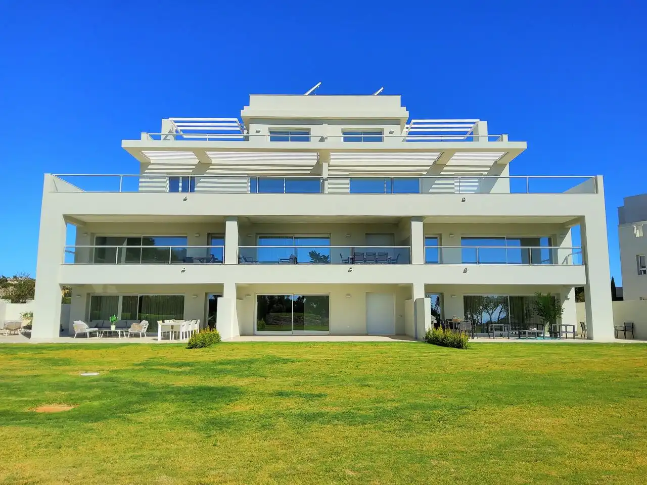 Vista exterior de Apartamento en venta en Sotogrande con Aire acondicionado, Terraza y Amueblado