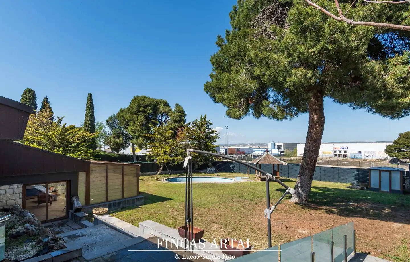 Jardín de Casa o chalet en venta en Zaragoza con Aire acondicionado, Calefacción y Jardín privado