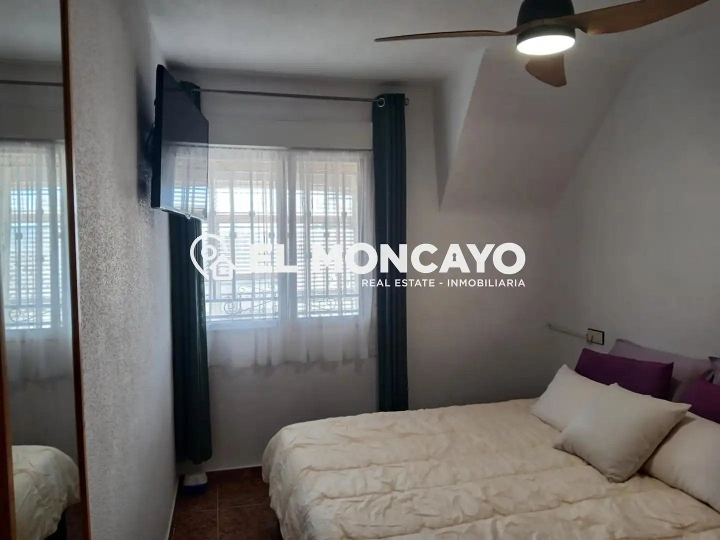 Dormitori de Casa o xalet en venda en Orihuela amb Aire condicionat, Calefacció i Jardí privat