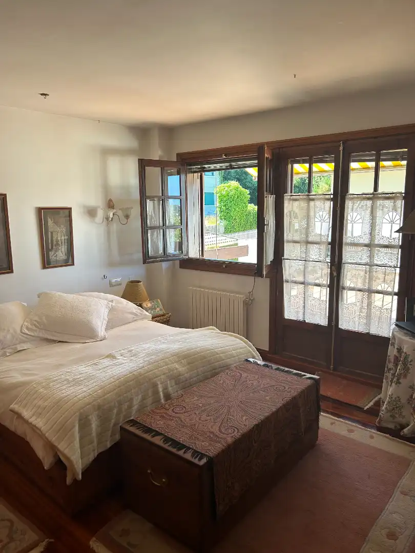 Habitación de Casa o chalet en venta en Vigo  con Calefacción, Jardín privado y Parquet