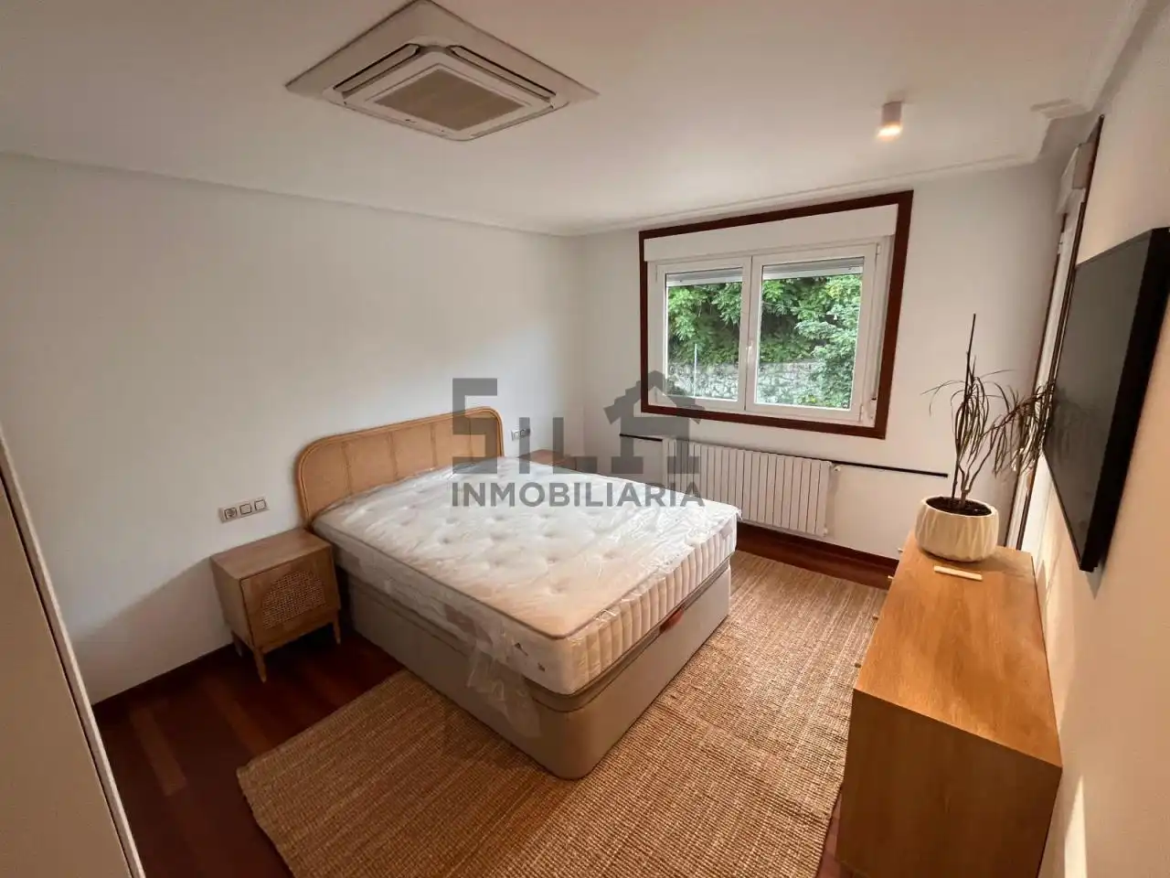 Bedroom of Apartments for rent in Ourense Capital   with Air Conditioner, Heating and Parquet flooring