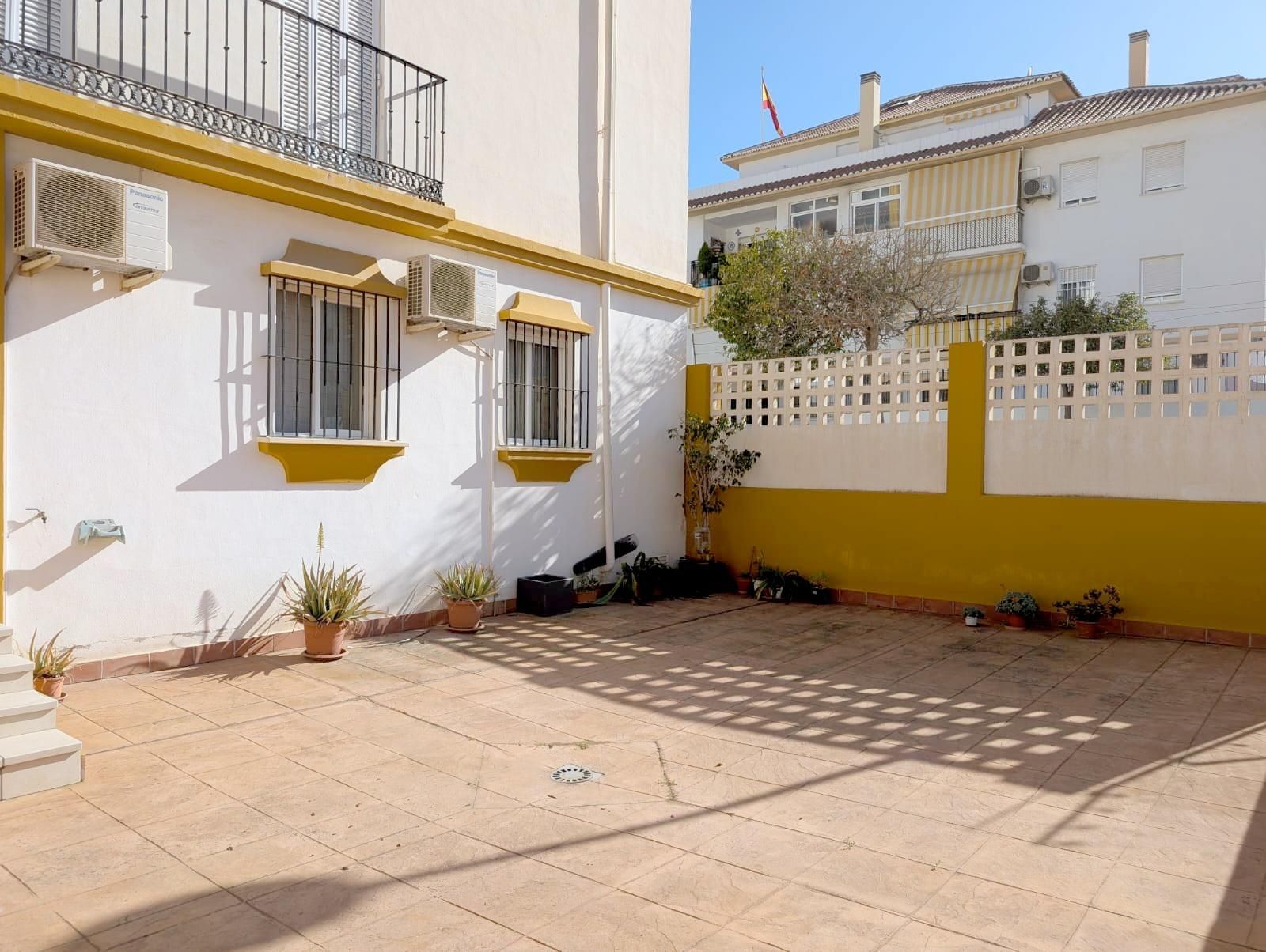 Vista exterior de Pis en venda en Vélez-Málaga amb Aire condicionat, Calefacció i Jardí privat