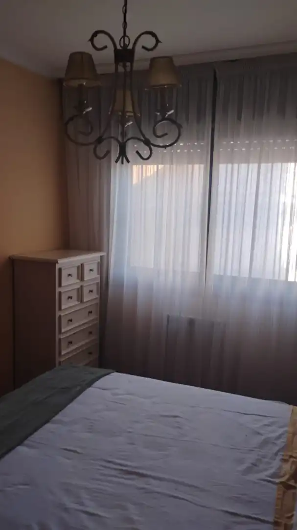Dormitori de Apartament en venda en Vigo  amb Calefacció, Jardí privat i Parquet