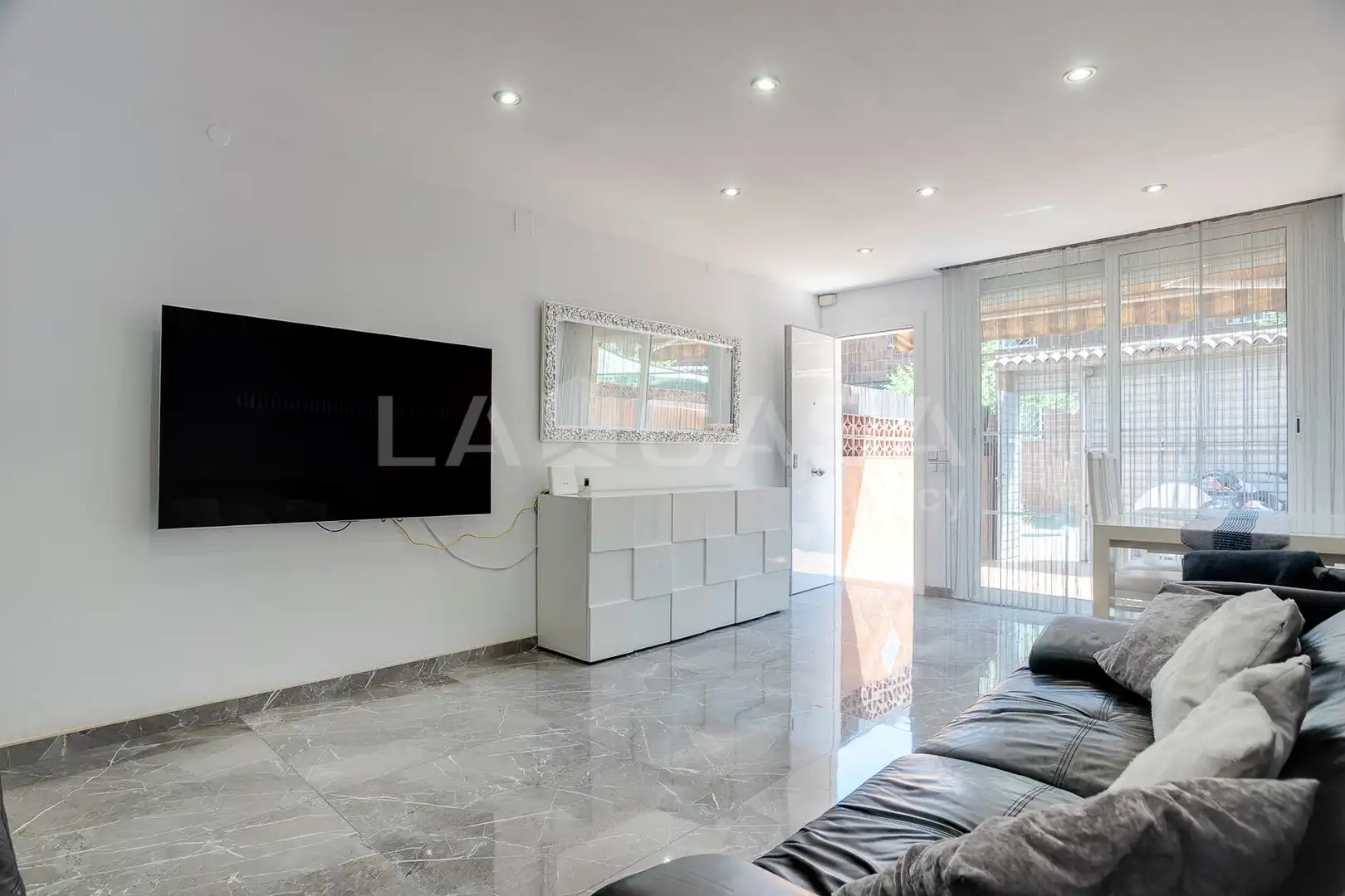 Sala d'estar de Casa o xalet en venda en Barcelona amb Aire condicionat, Calefacció i Forn