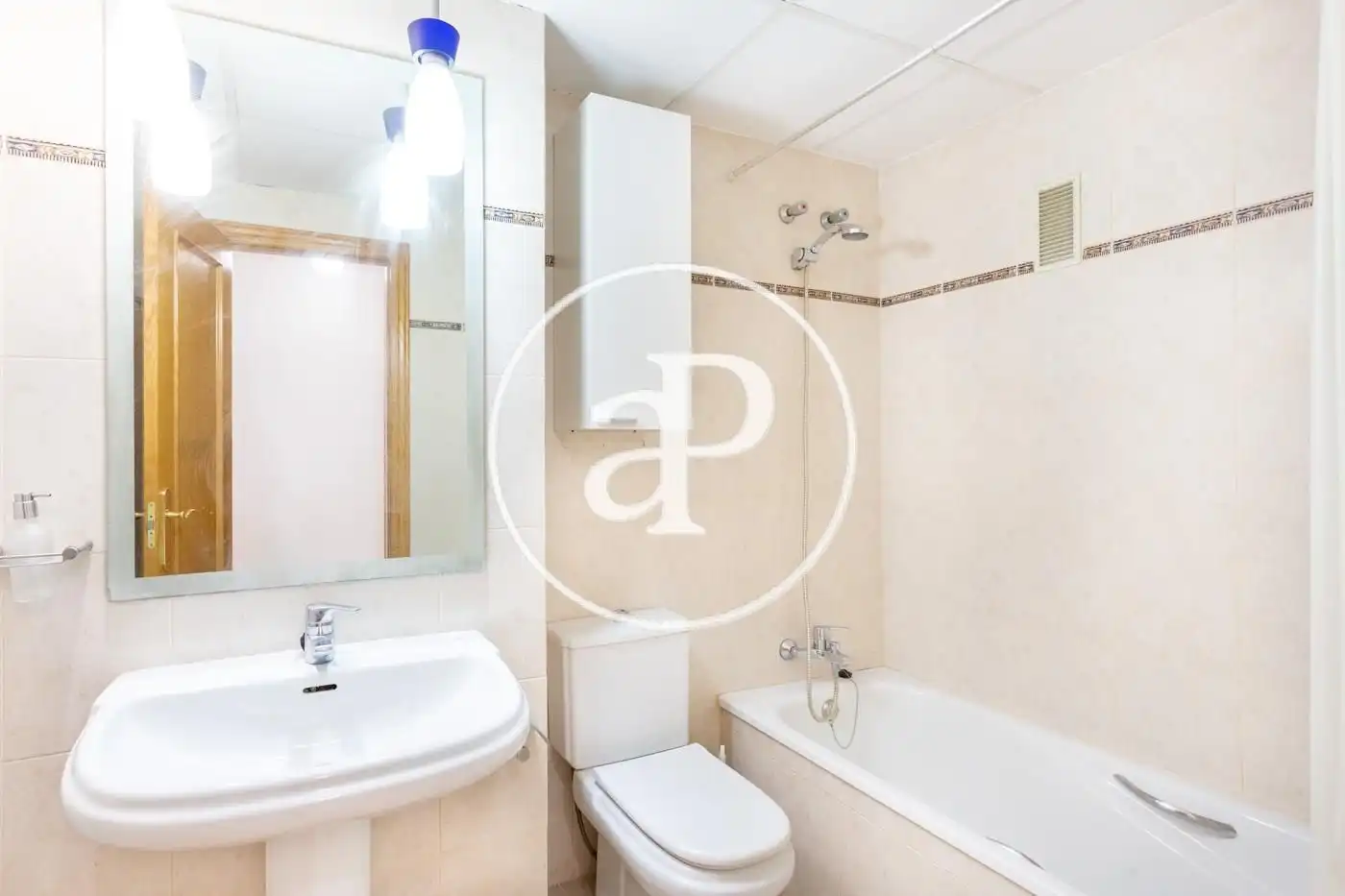 Bathroom of Flat for rent in Valencia  with Air Conditioner, Heating and Private garden