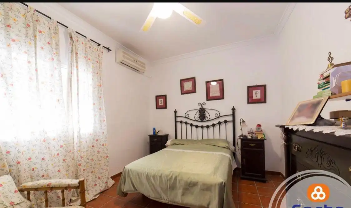 Chalet con piscina en venta en La Carlota, imagen 3