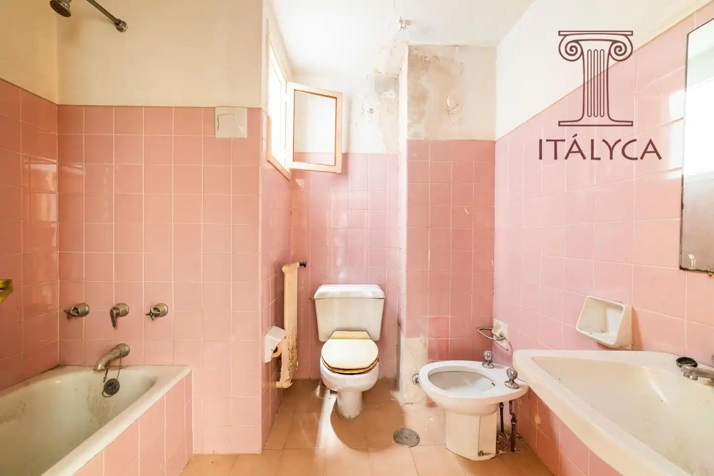 Baño de Piso en venta en Sevilla con Terraza y Trastero