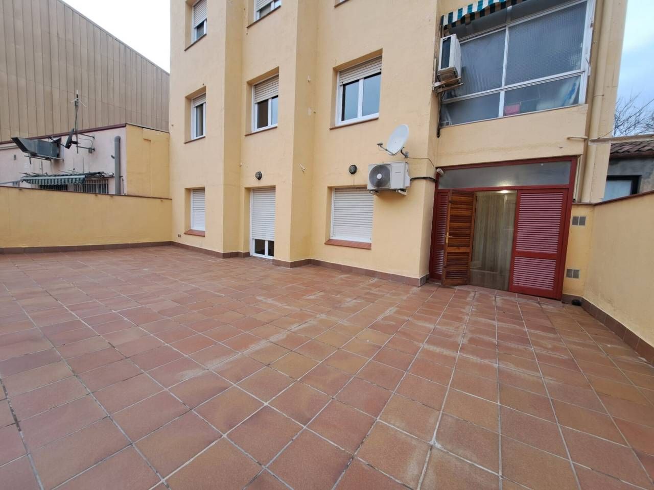 Exterior view of Flat to rent in Sabadell  with Heating, Private garden and Terrace
