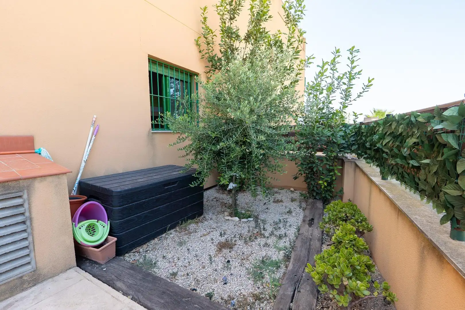 Terrasse von Erdgeschoss zum Verkauf in Amposta mit Terrasse, Abstellraum und Möbliert