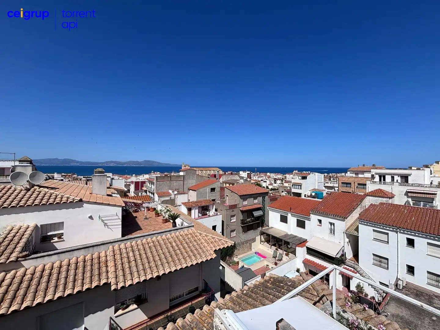 Vista exterior de Àtic en venda en L'Escala amb Calefacció i Terrassa