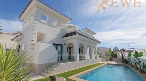 Chalet mediterráneo con piscina en Doña Pepa, Ciudad Quesada