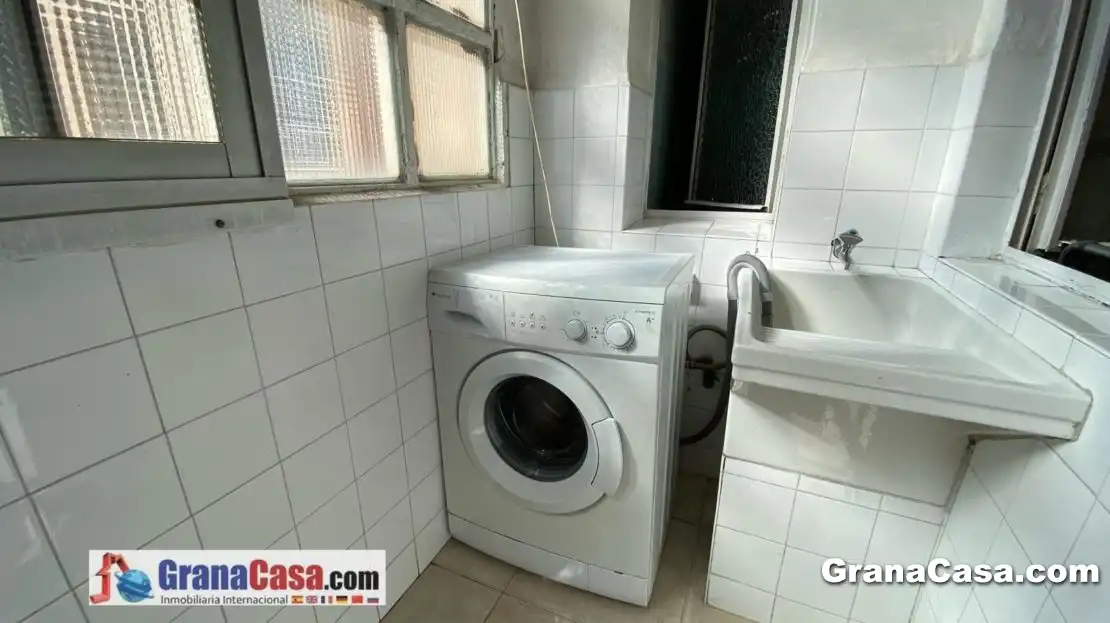 Badezimmer von Wohnung zur untervermieten in Granada mit Klimaanlage, Heizung und Möbliert