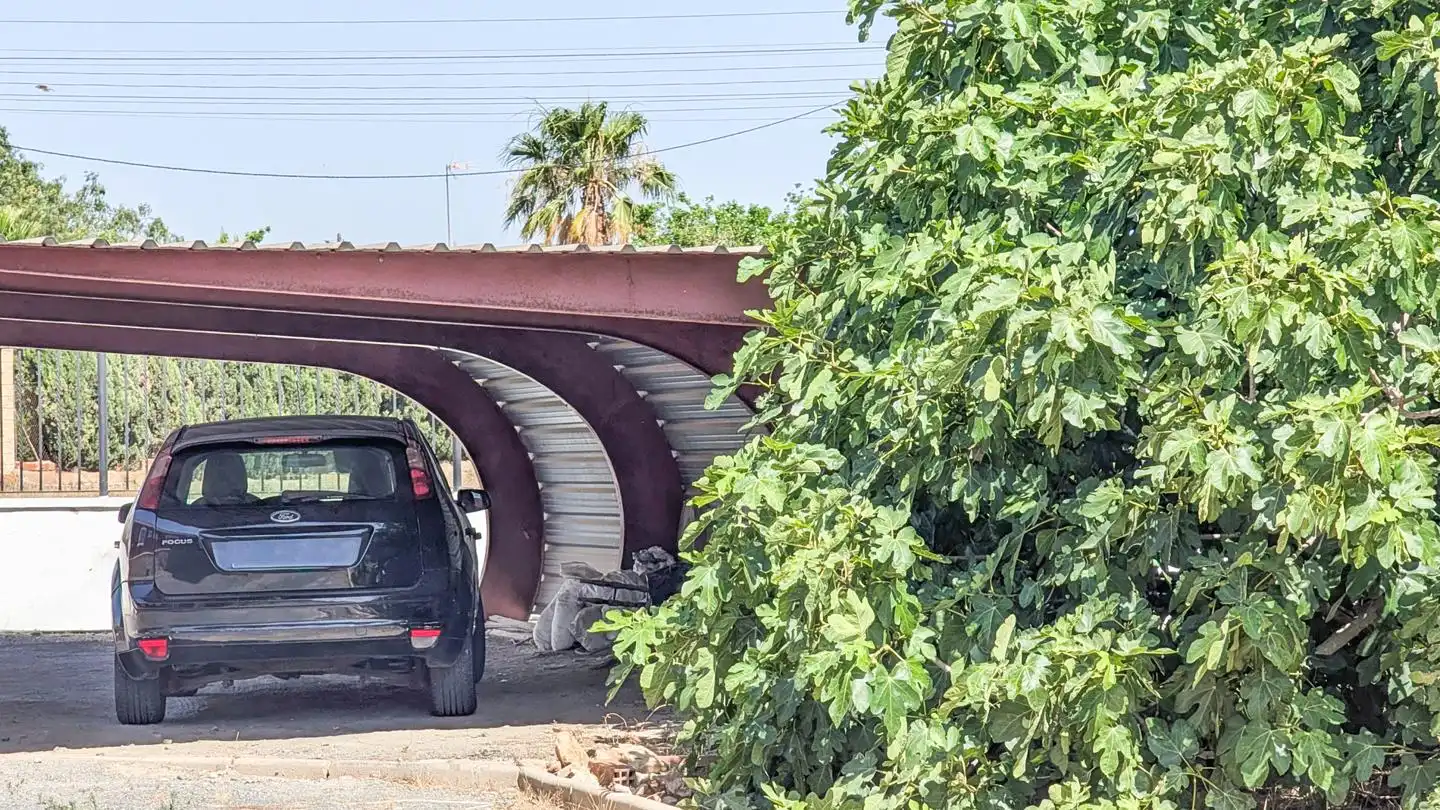 Aparcament de Casa o xalet en venda en Elche / Elx amb Aire condicionat, Jardí privat i Terrassa