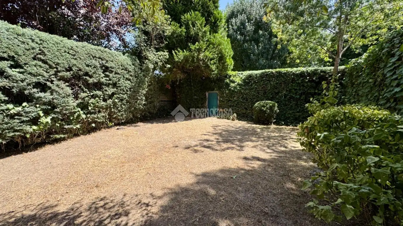 Jardí de Casa adosada en venda en Moralzarzal amb Calefacció, Terrassa i Piscina comunitària