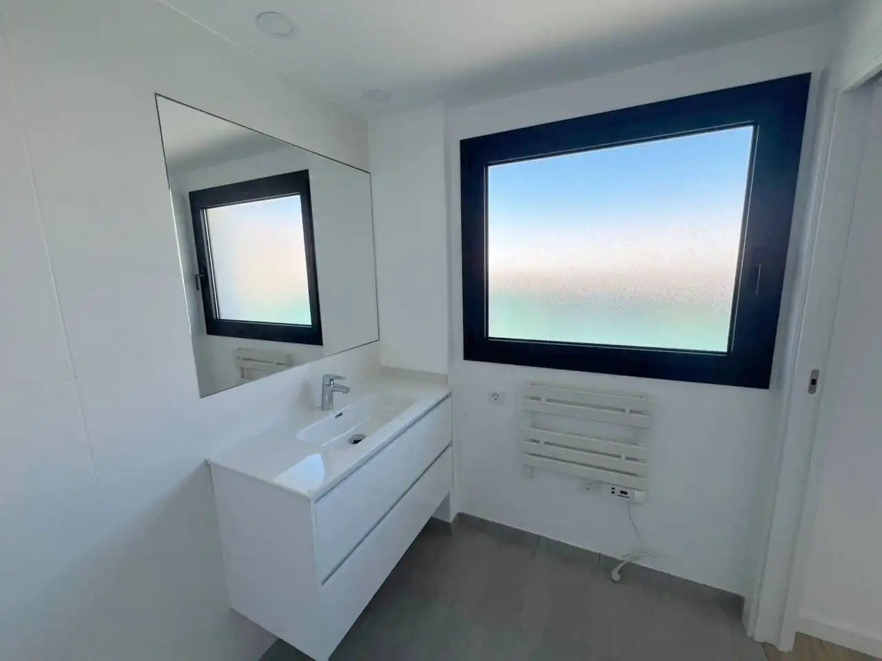 Baño de Apartamento en venta en Cubelles con Aire acondicionado, Calefacción y Parquet