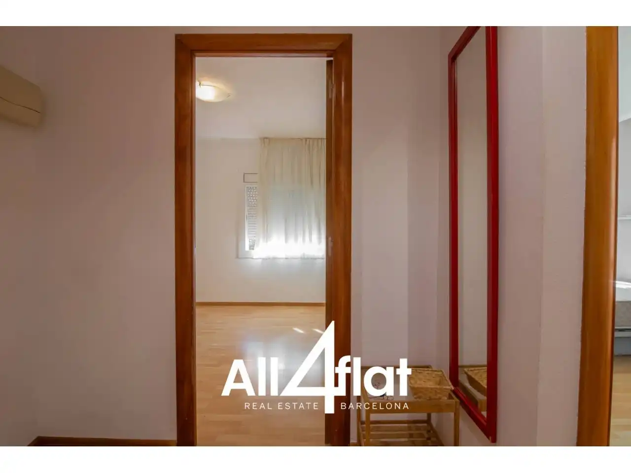 Bedroom of Flat for rent in Esplugues de Llobregat  with Air Conditioner, Heating and Parquet flooring