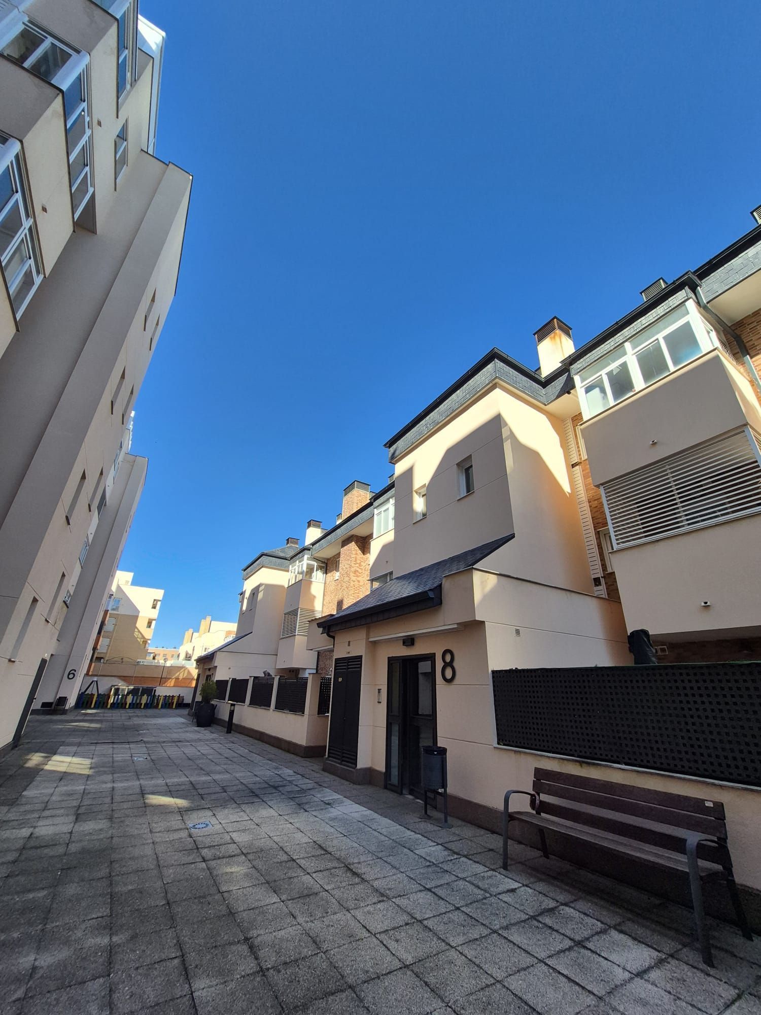 Vista exterior de Piso en venta en Ávila Capital con Calefacción
