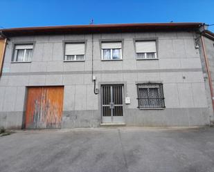 Vista exterior de Casa o xalet en venda en Ponferrada amb Calefacció i Jardí privat