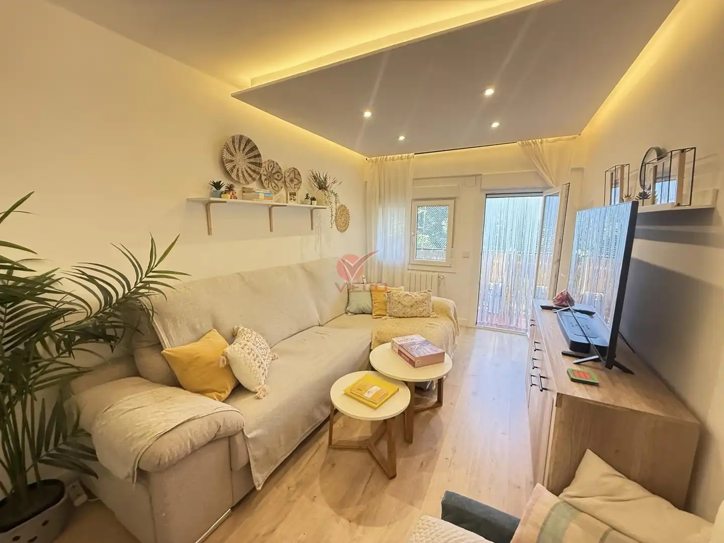 Living room of Flat for sale in Cuenca  with Heating, Terrace and Furnished