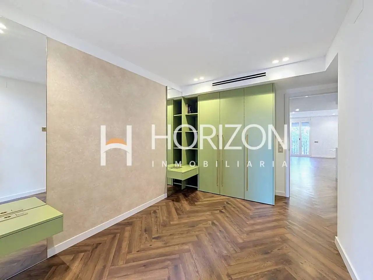 Bedroom of Flat for sale in Barcelona  with Air Conditioner, Heating and Parquet flooring