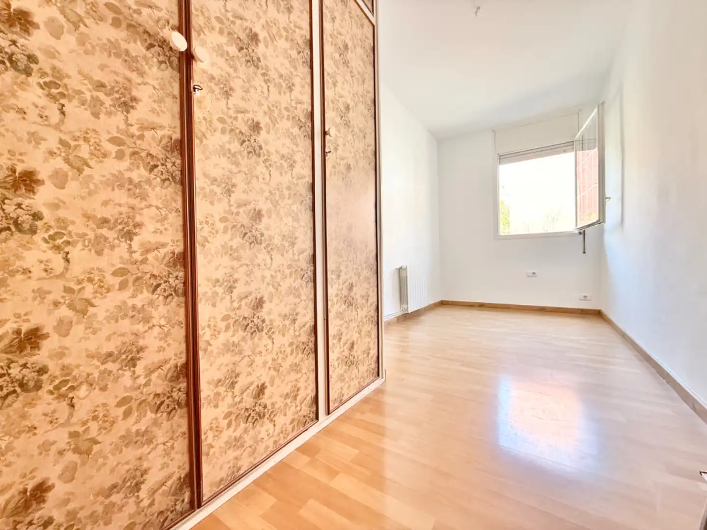 Bedroom of Flat for sale in Sant Just Desvern  with Air Conditioner, Heating and Parquet flooring