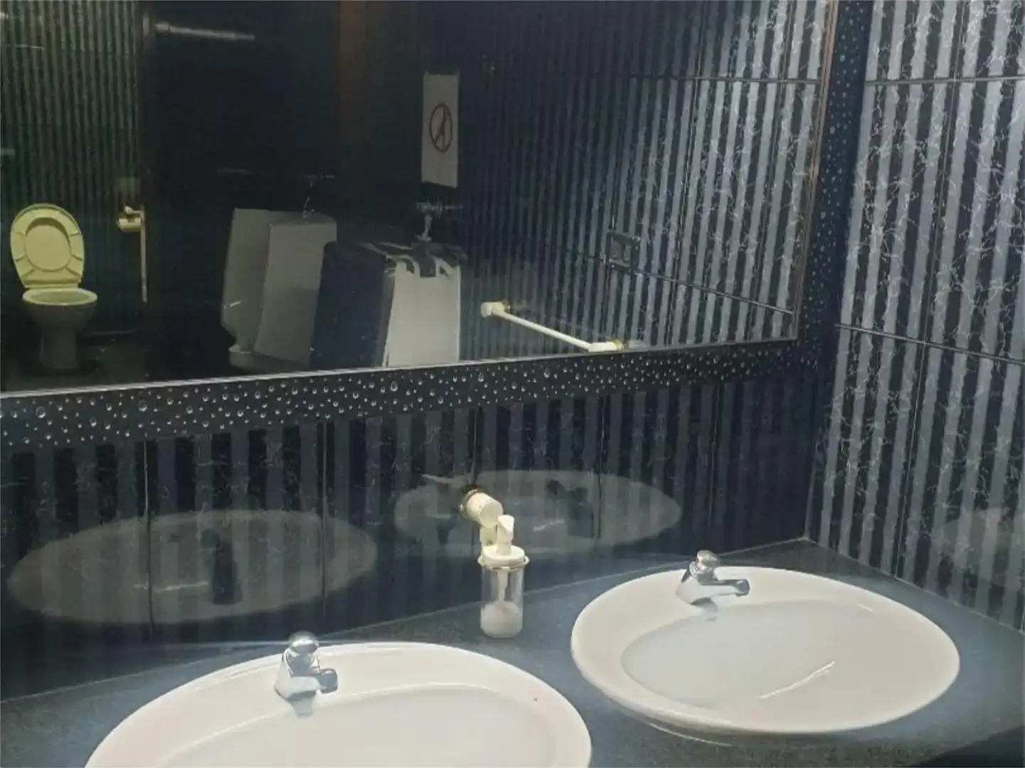 Badezimmer von Geschaftsraum zur Miete in Ourense Capital  mit Klimaanlage und Möbliert